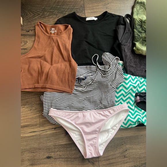 Women's Clothing Bundle: 10 Summer Items
Dress,Blouse,Tank Top,Crop Top,Size M - Picture 2 of 10
